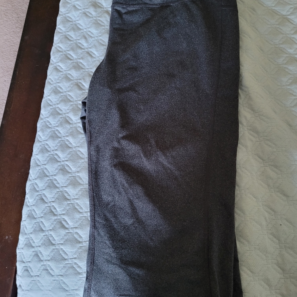 Athletic cropped pants